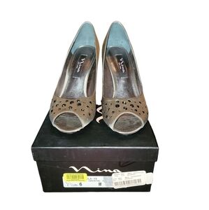 New York Nina size 6 high heel shoes Rhinestone, open toe, 3" Heel, gray